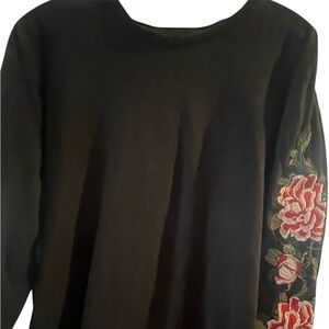 PacSun black t shirt with appliquéd roses on both sleeves. Size medium.